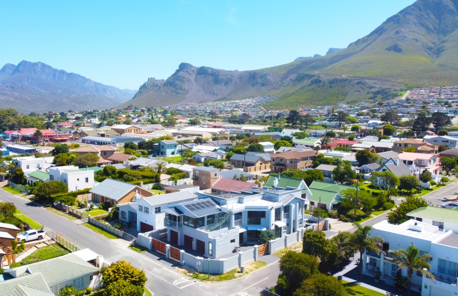7 Bedroom Property for Sale in Kleinmond Western Cape